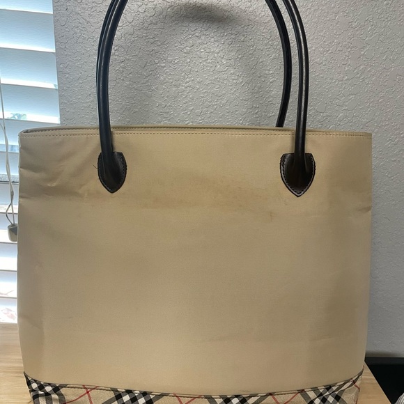 Burberry tote - Picture 1 of 14